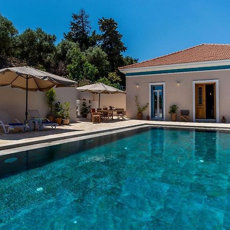 Villa Remedio Neon Khorion  외부 사진