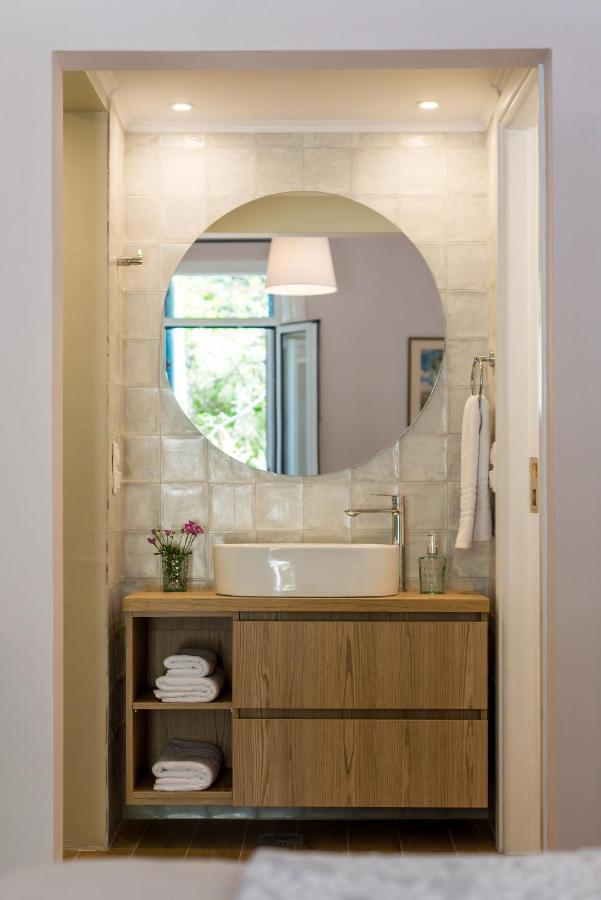 Villa Remedio Neon Khorion  외부 사진