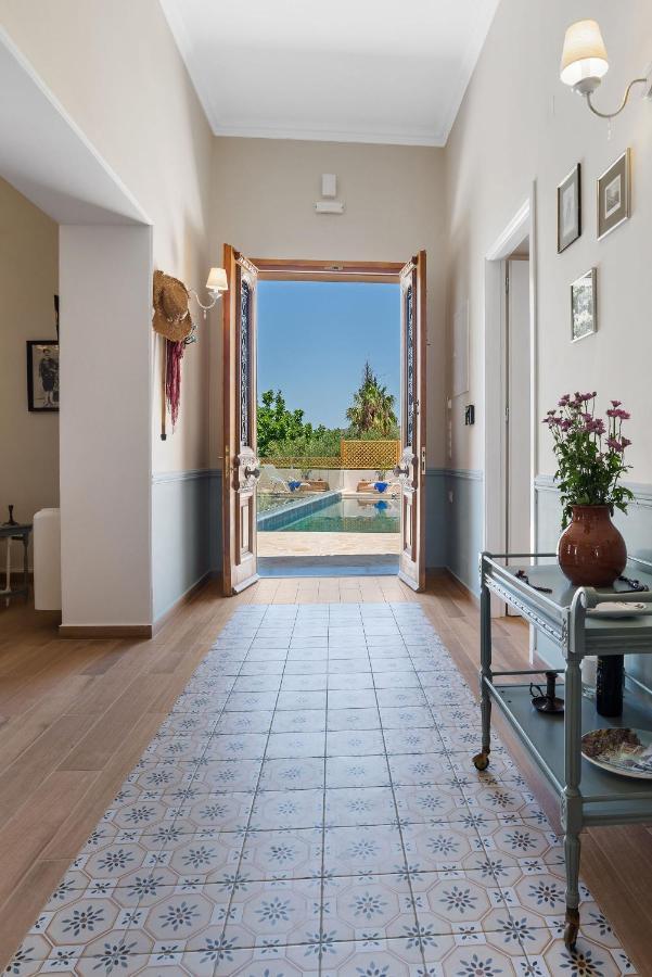Villa Remedio Neon Khorion  외부 사진